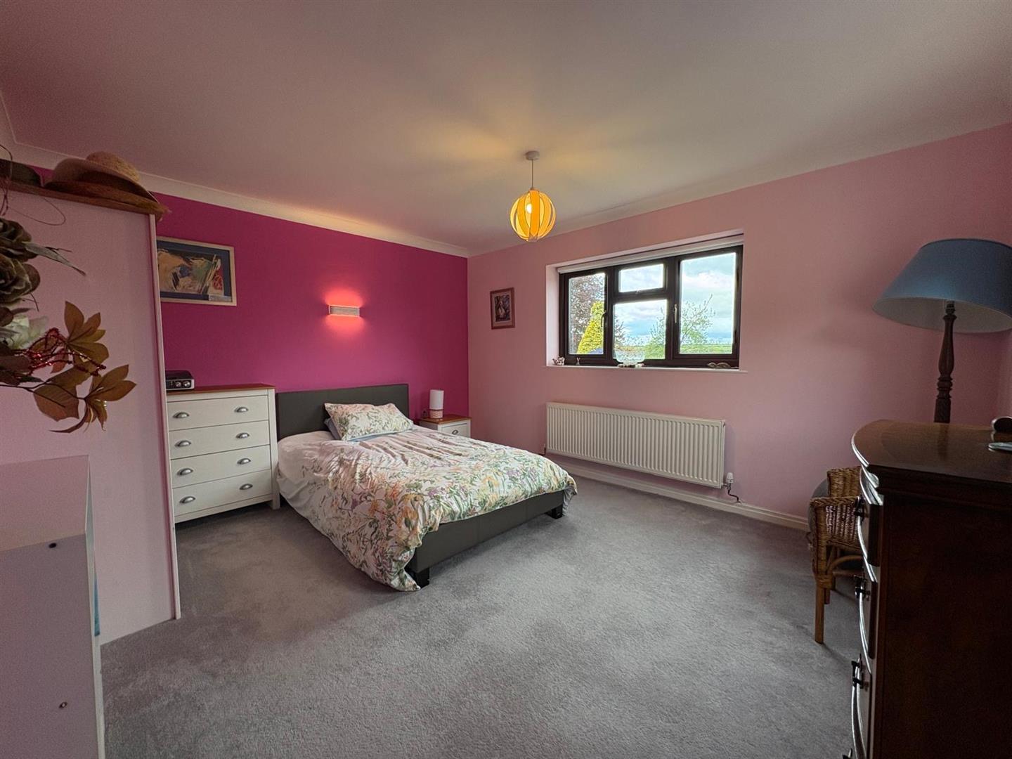 61 Water End, Brompton